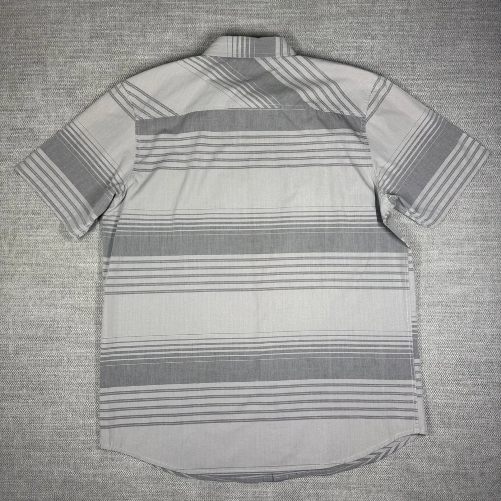 Oakley‎ Mens Grey Striped Short Sleeve Button Down Shirt Regular Fit Size Medium